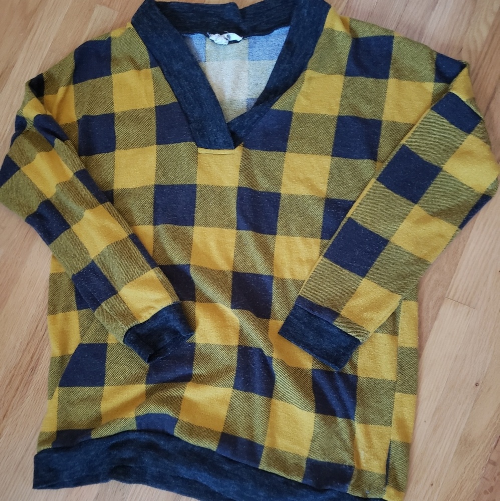 Mustard yellow long sleeve sweater